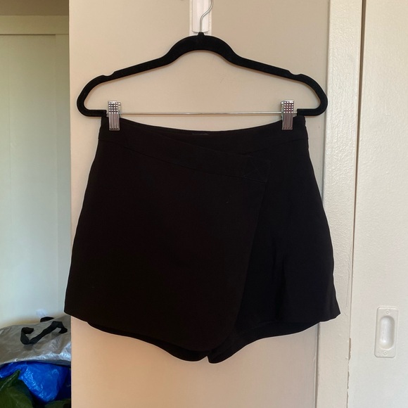 ASOS • black mini skort - Picture 2 of 7